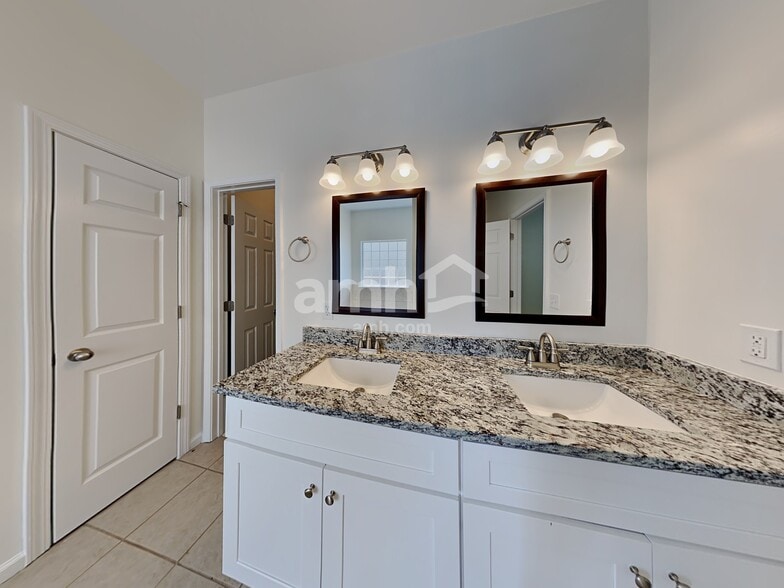 Building Photo - 518 Anglewood Trace