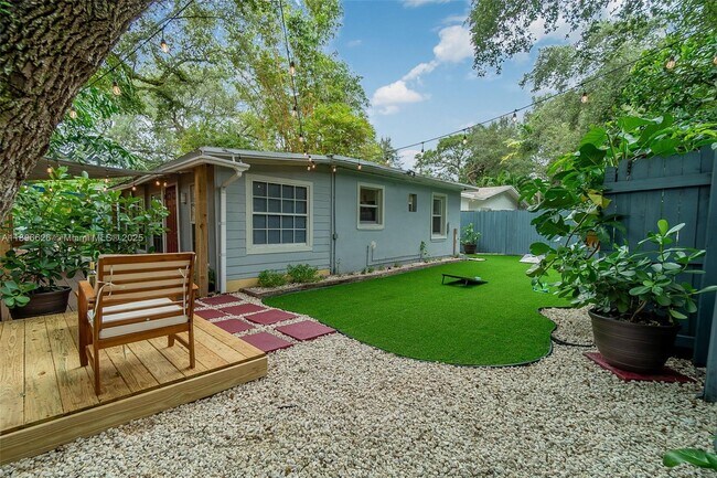 Building Photo - 312 SW 12th Ave