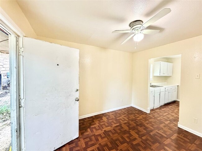 Building Photo - 6257 Manor Rd