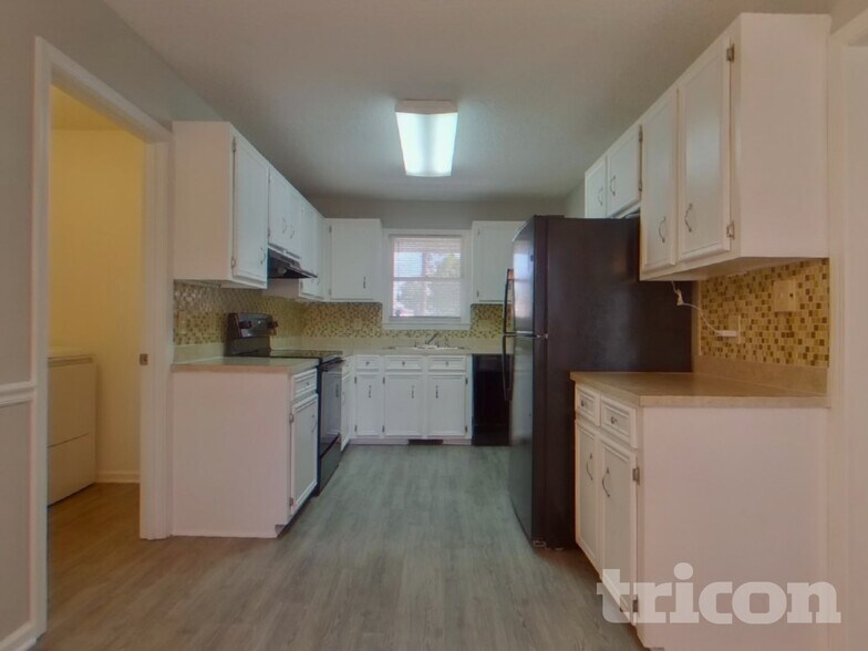 Building Photo - 529 Ferncliffe Rd