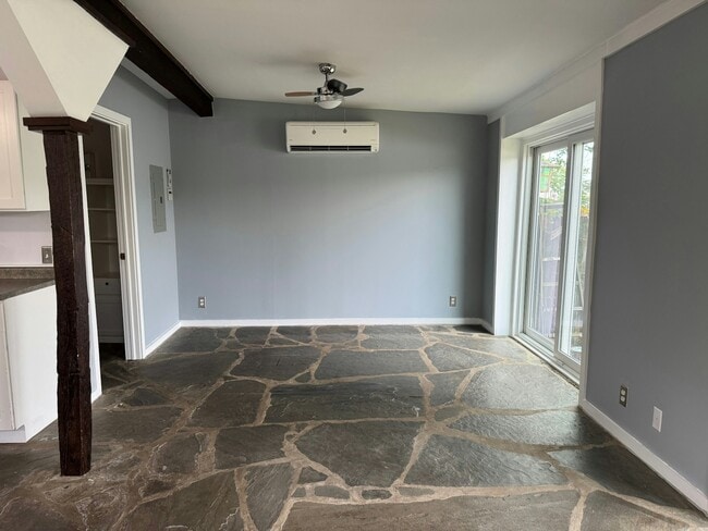 Building Photo - 624 Quinnipiac Ave