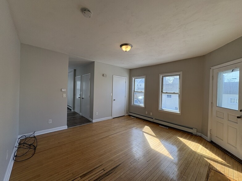 Building Photo - 171 Pleasant St