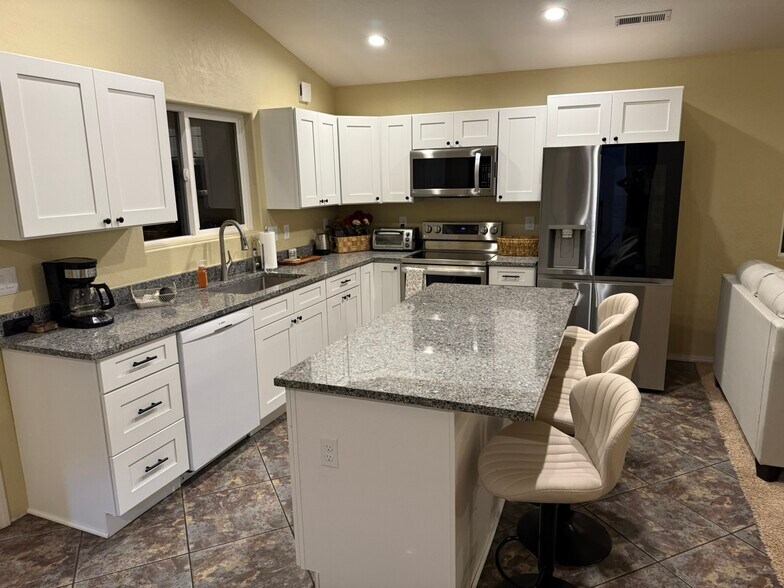 Building Photo - 3800 S Wagon Trl