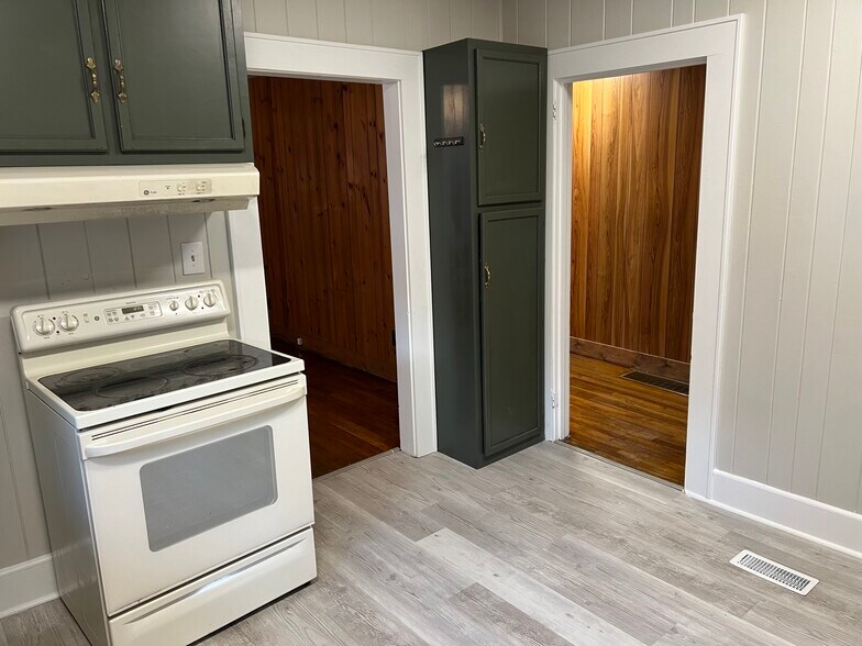 Building Photo - 60 Pulliam St