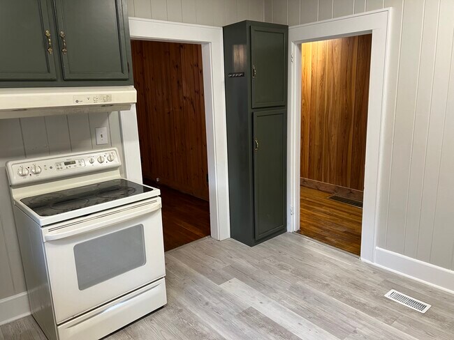 Building Photo - 60 Pulliam St