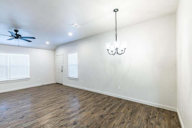 Building Photo - 5527 121st St