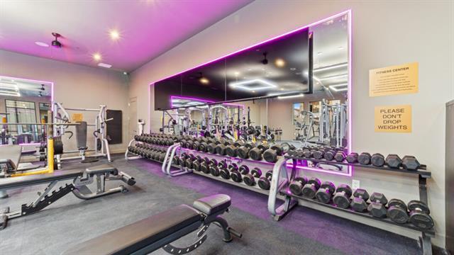 Building Photo - 1900 S Ervay St