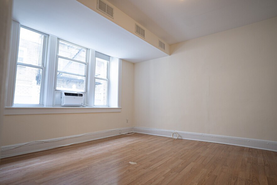 Building Photo - 218 Broad Ave
