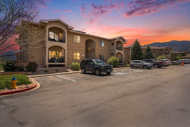 Building Photo - 2 bedroom Townhome near Bear Creek Park