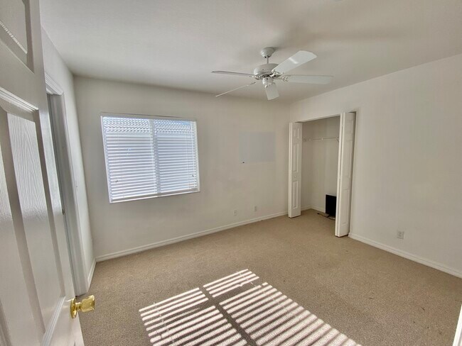Building Photo - 8151 Pacific Beach Dr