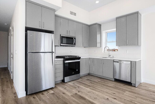 Building Photo - 3308 Mentone Ave