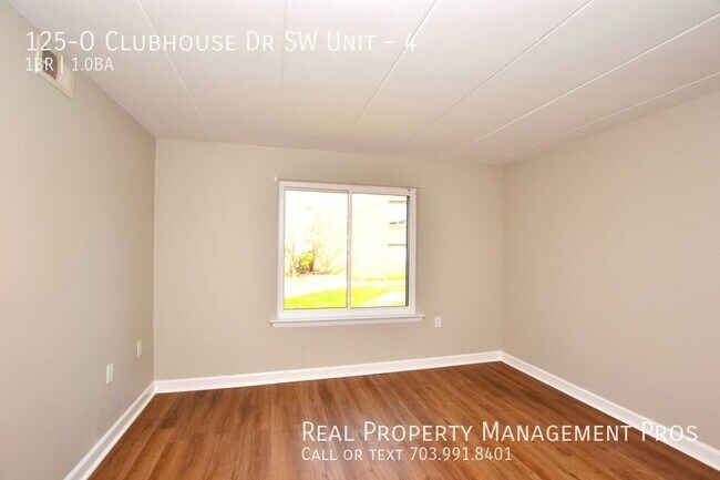 Building Photo - 125-O Clubhouse Dr SW Unit-4