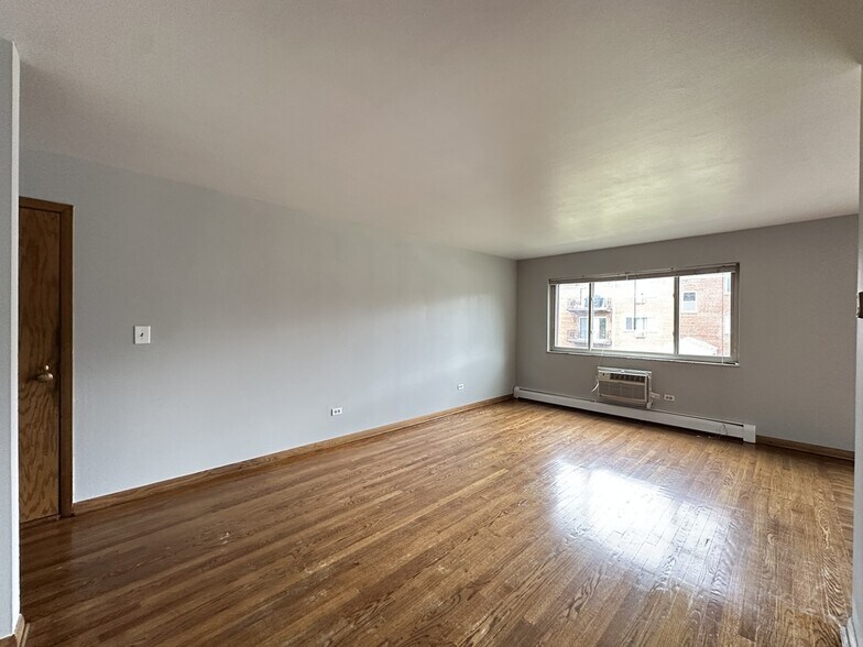 Building Photo - 1639 Oakwood Ave