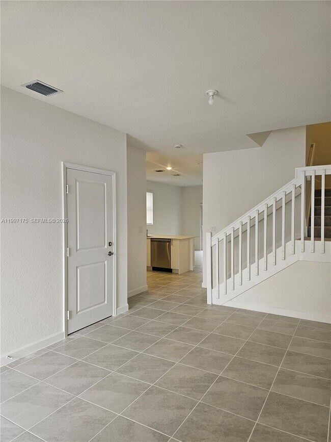 Building Photo - 2739 SE 25th Ave