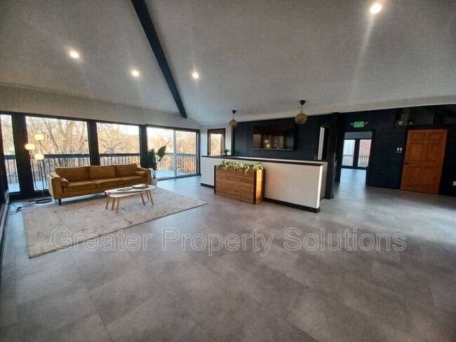 Building Photo - 5112 NW Kalivas Cir