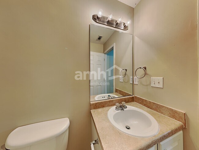 Building Photo - 614 Fairgreen Trl