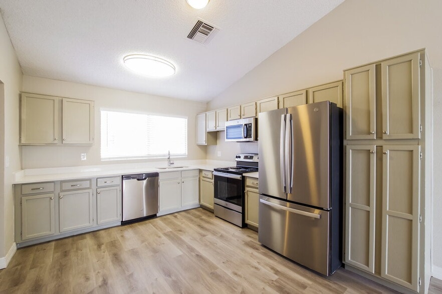 Building Photo - 5222 W Aster Dr