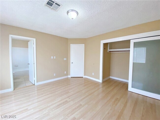 Building Photo - 8316 Cove Landing Ave