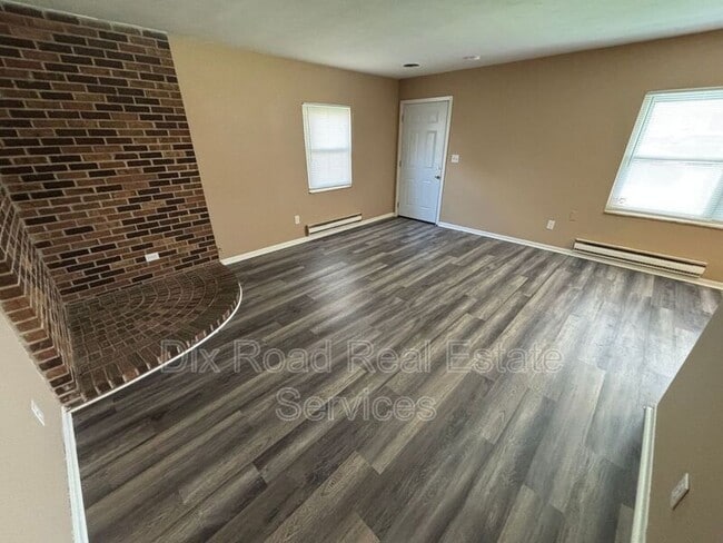 Building Photo - 1080 Azel Ave