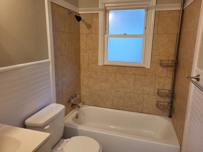 Building Photo - 400 E Talleyrand Ave