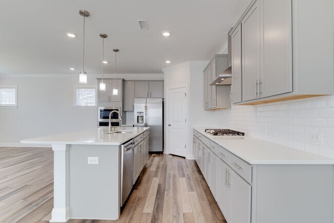 Building Photo - Light & Bright 4BR 3BA house in Tryon, Wak...