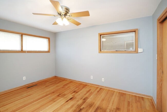 Building Photo - Don't Fuss with the Bus -5 Bed - 3 Bath - ...