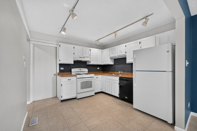 Building Photo - 244 Coventry Ct