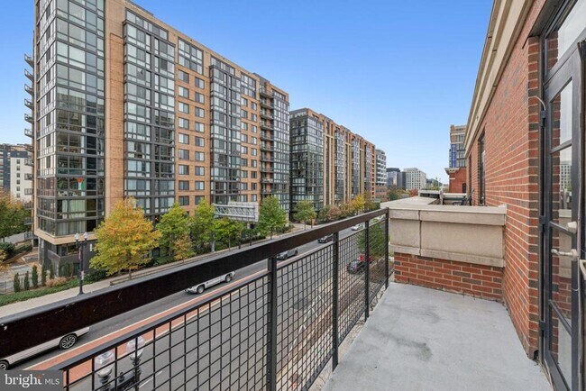 Building Photo - 437 New York Ave NW