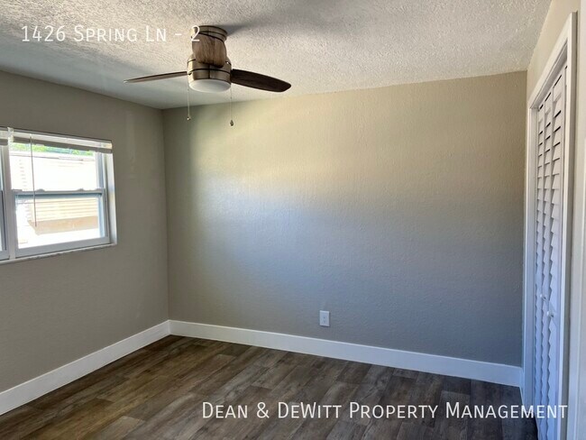 Building Photo - 1426 Spring Ln