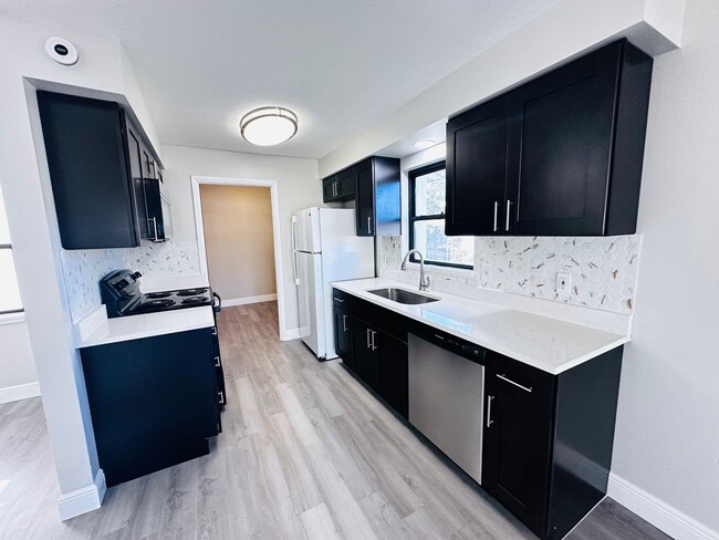 Building Photo - 1076 Hermosa Dr