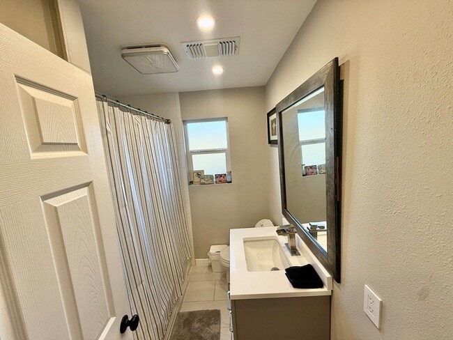 Building Photo - 200 Santa Rita Dr