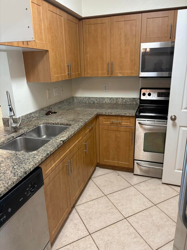 Building Photo - 6529 Emerald Dunes Dr