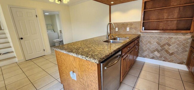 Building Photo - 913 9th Way