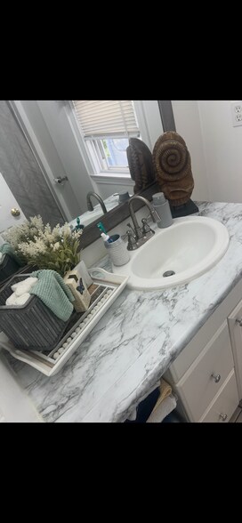 Building Photo - 46 Mary Ave