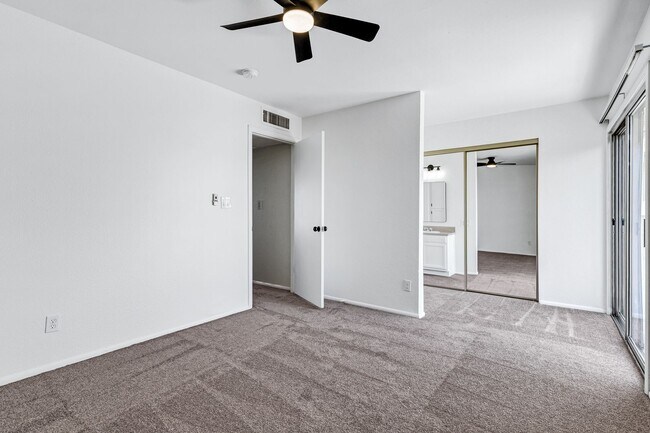 Building Photo - Remodeled 3/2 off Indian School & 43rd Ave