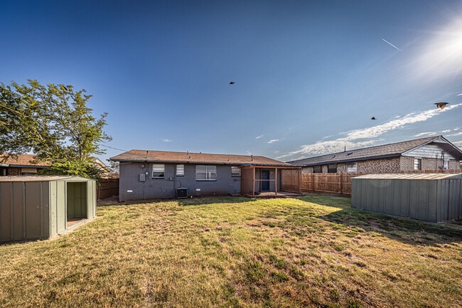 Building Photo - 4213 SW Summit Ave