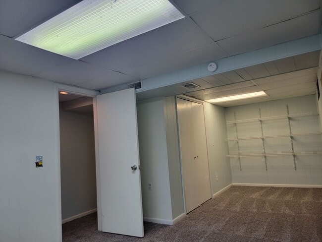 Building Photo - Your Dream Home Awaits: Spacious 4 Bed/2 B...
