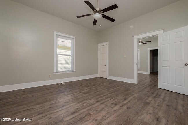 Building Photo - 925 W Evelyn Ave