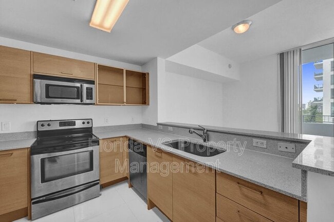 Building Photo - 350 NE 24th St