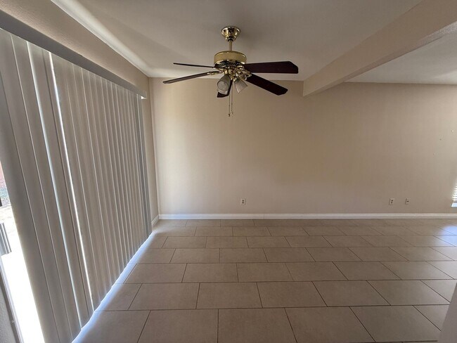 Building Photo - Duplex! 2 bedrooms 2 bathrooms