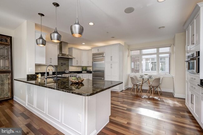 Building Photo - 621 Ponte Villas N