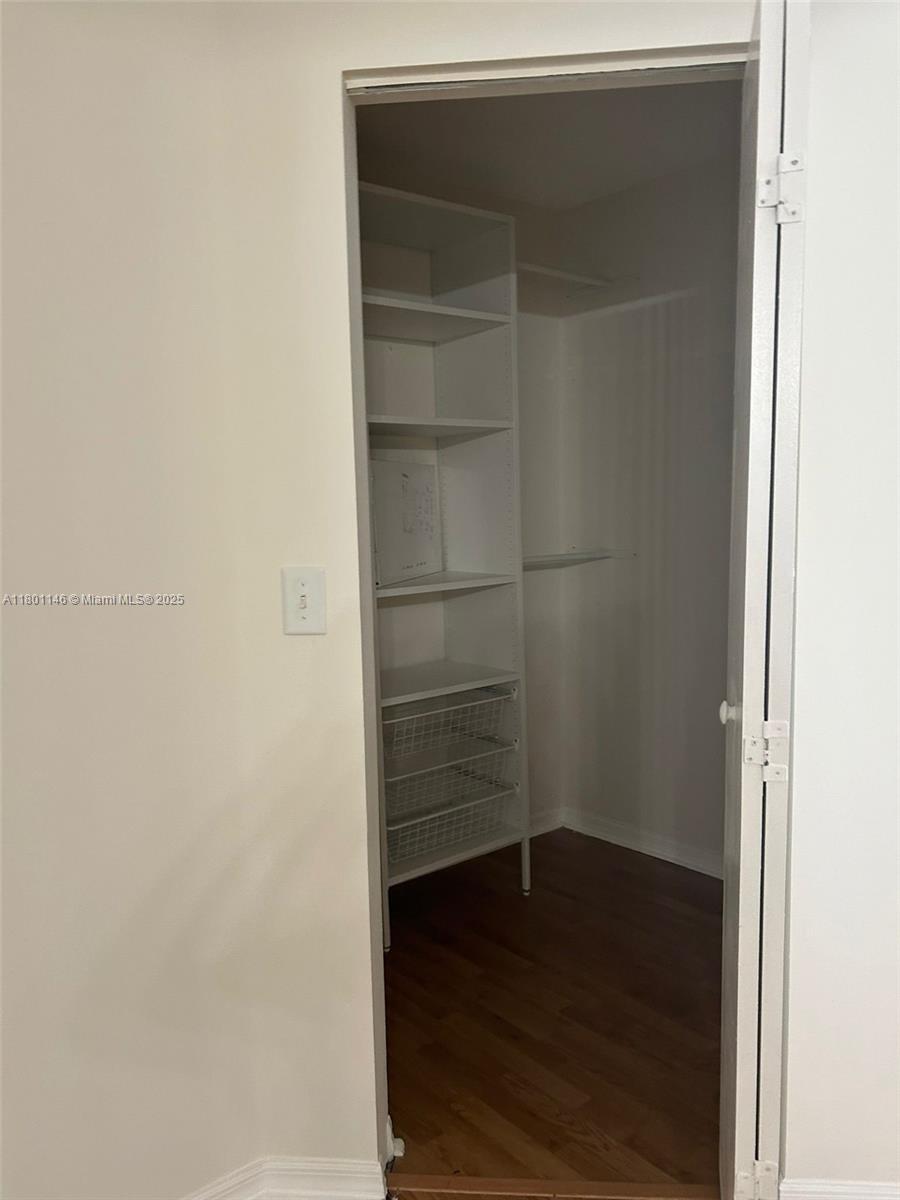 Building Photo - 2167 Madeira Dr