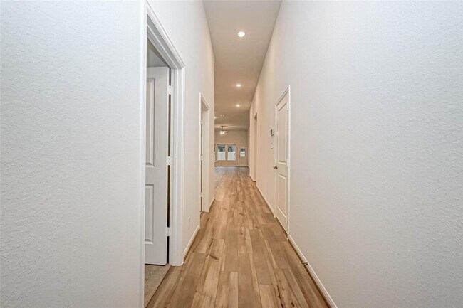 Building Photo - 201 Cambria Green Ln