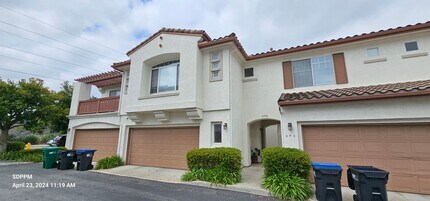 Building Photo - SCRIPPS RANCH - Ivy Hill - Nice 3 Bedroom / 2.5 Bath Townhouse.  AVAILABLE 08/17/2026.
