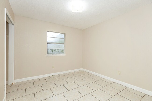 Building Photo - 3 Bedroom home in Gautier