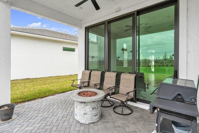 Building Photo - 9399 SW Pepoli Way