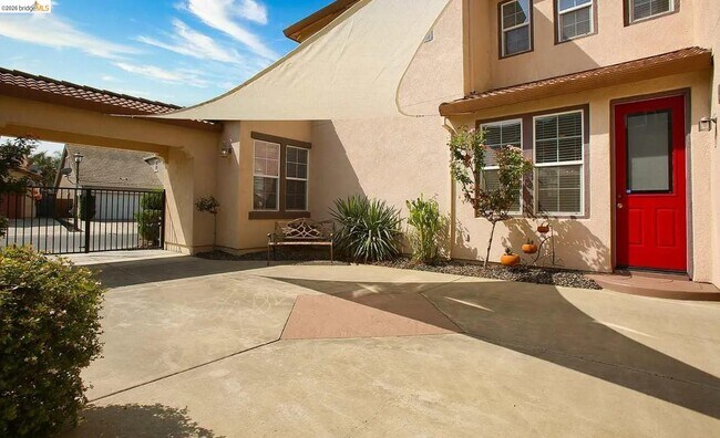 Building Photo - 3251 Lookout Point Loop