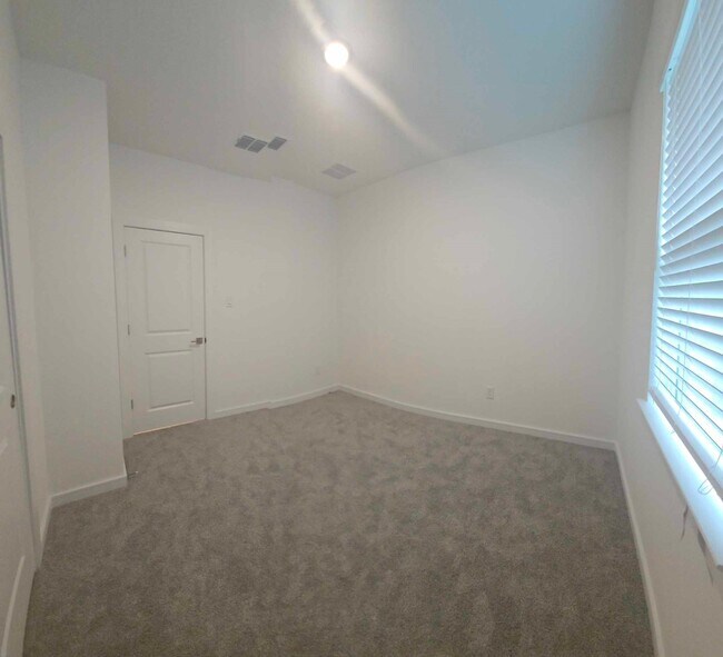 Building Photo - 8442 Bay Oaks Dr