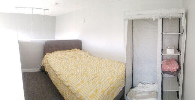 Building Photo - Apartments on Essex, U of M, Light Rail - ...