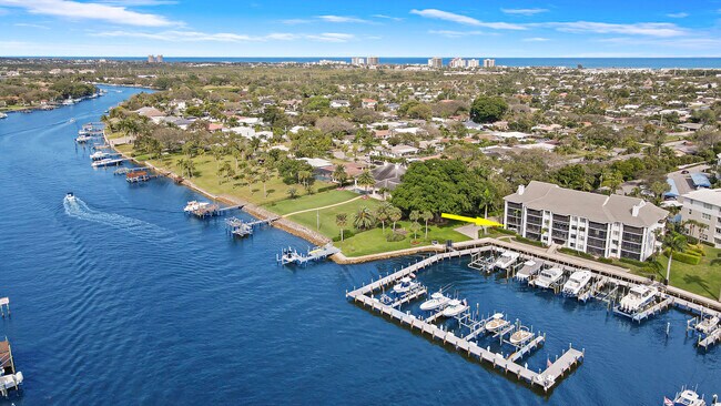 Building Photo - 515 Bay Colony Dr N